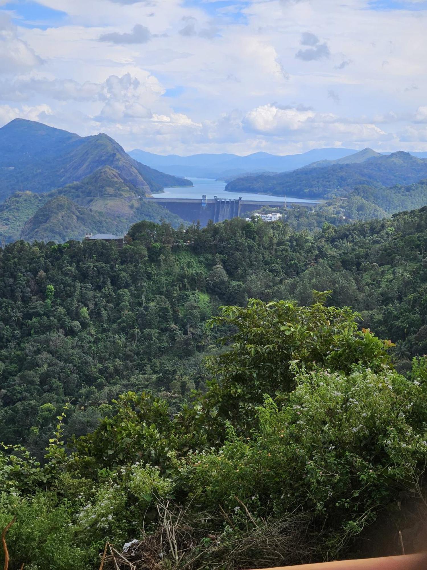 Idukki Dam View Resort Eksteriør bilde